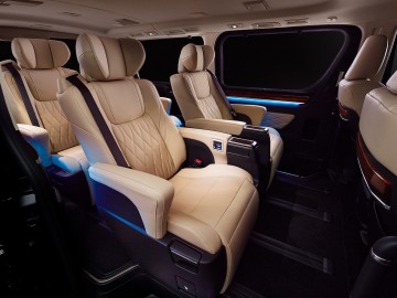 Nowy model Toyoty to van Granace
